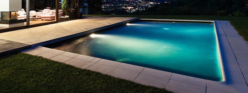 ¿Cómo iluminar la piscina?