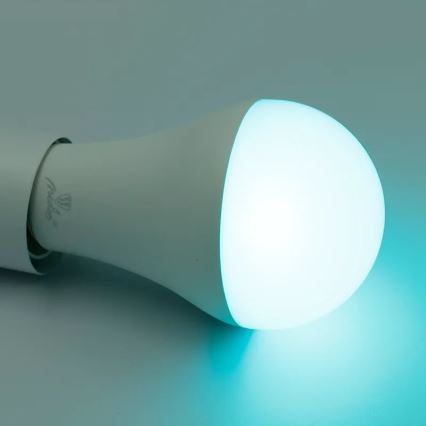 Bombilla LED RGBW regulable A60 E27/15W/230V 2700-6500K Wi-Fi Tuya