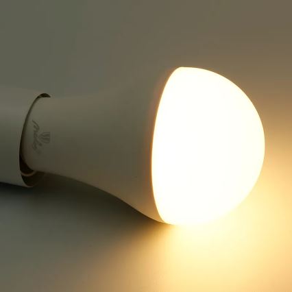 Bombilla LED RGBW regulable A60 E27/15W/230V 2700-6500K Wi-Fi Tuya