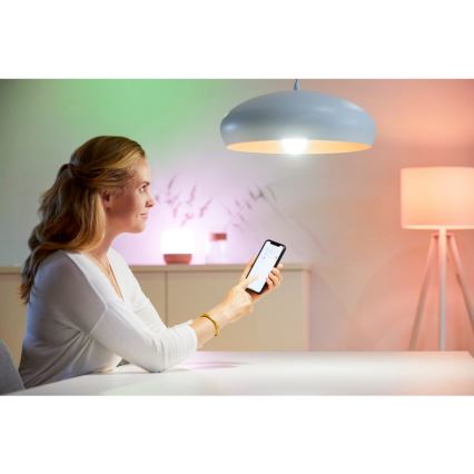 Bombilla LED RGBW regulable A60 E27/8,5W/230V 2200-6500K  CRI 90 Wi-Fi + control remoto - WiZ