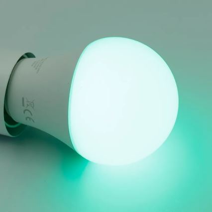 Bombilla LED RGBW regulable A60 E27/9W/230V 2700-6500K Wi-Fi Tuya