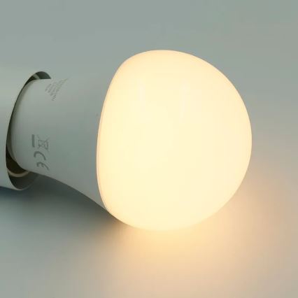 Bombilla LED RGBW regulable A60 E27/9W/230V 2700-6500K Wi-Fi Tuya