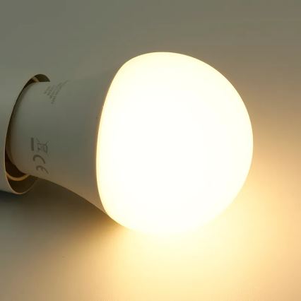 Bombilla LED RGBW regulable A60 E27/9W/230V 2700-6500K Wi-Fi Tuya