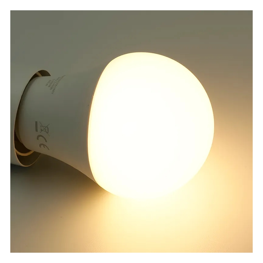 Bombilla LED RGBW regulable A60 E27/9W/230V 2700-6500K Wi-Fi Tuya