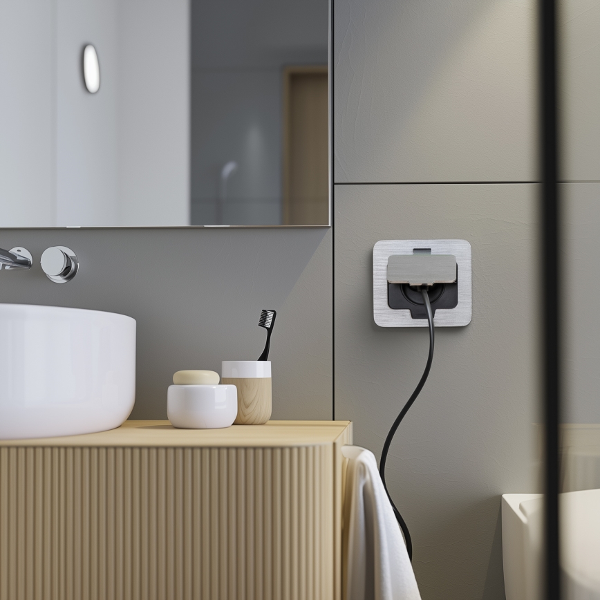Brilagi - Enchufe de suelo empotrable de exterior IP55 rectangular cromo mate