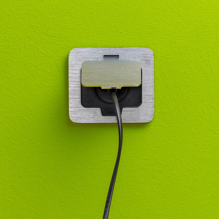 Brilagi - Enchufe de suelo empotrable de exterior IP55 rectangular cromo mate
