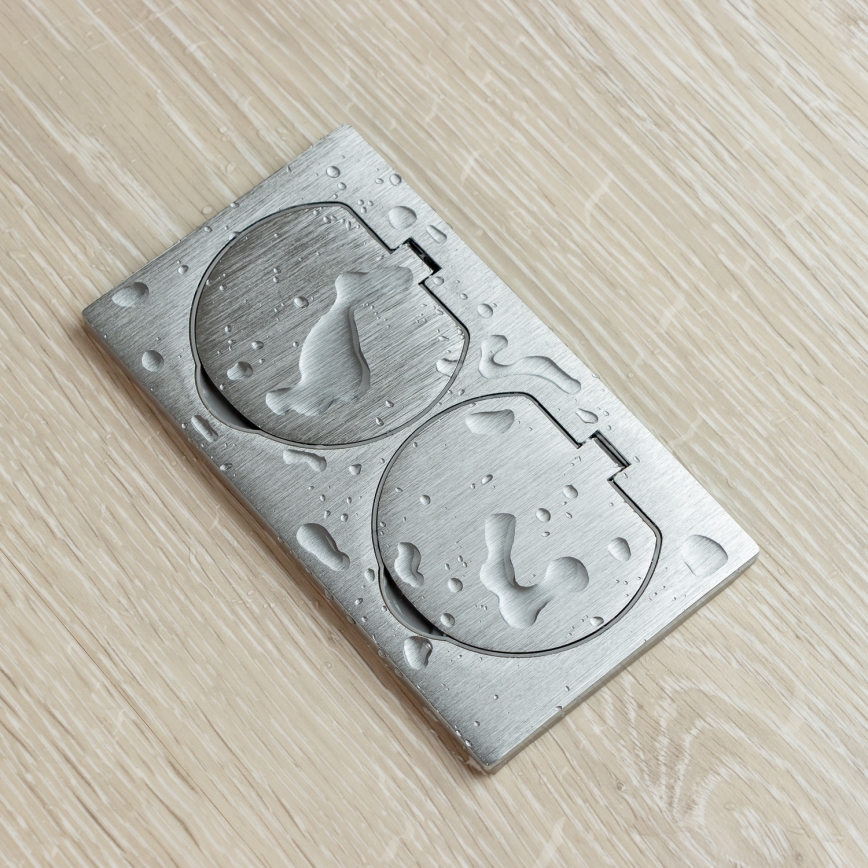 Brilagi - Enchufe doble de suelo empotrable de exterior IP55 rectangular plata