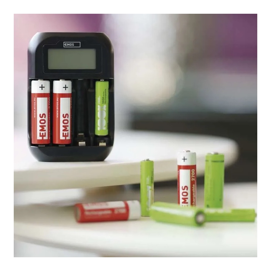 Cargador de pilas con pantalla LCD 4xAA/AAA 5V