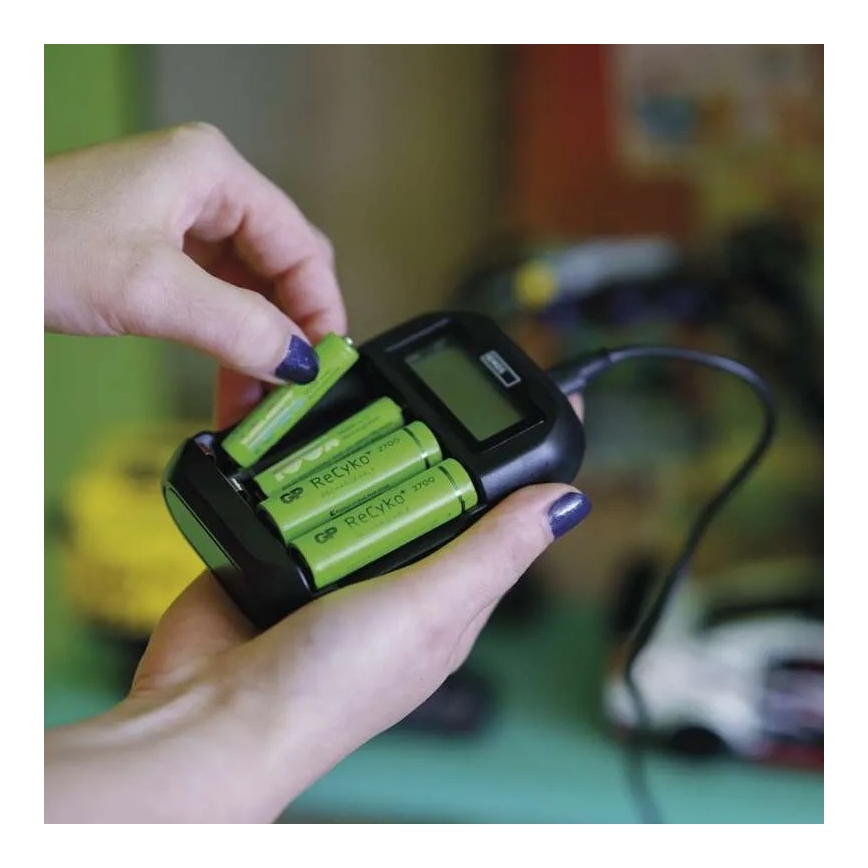 Cargador de pilas con pantalla LCD 4xAA/AAA 5V