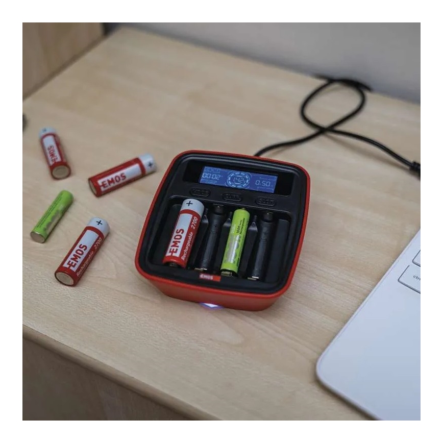 Cargador de baterías con pantalla LCD 4xAA/AAA 5V