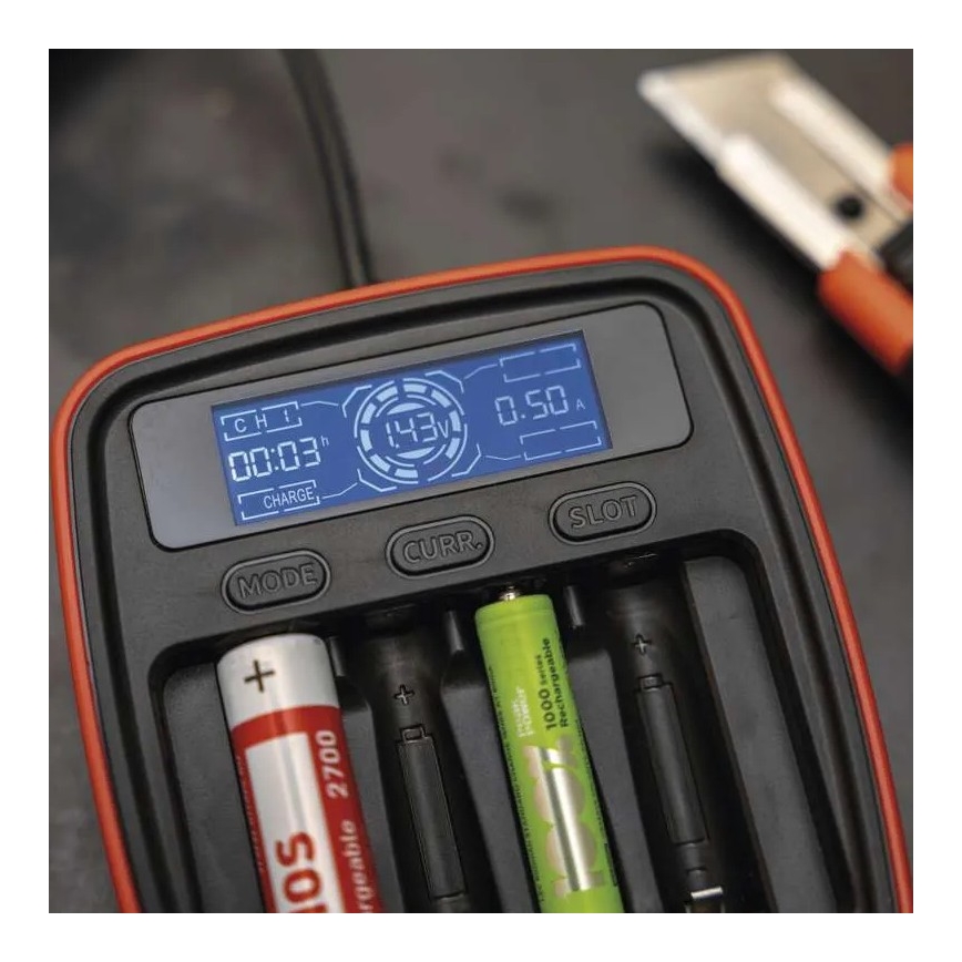 Cargador de baterías con pantalla LCD 4xAA/AAA 5V
