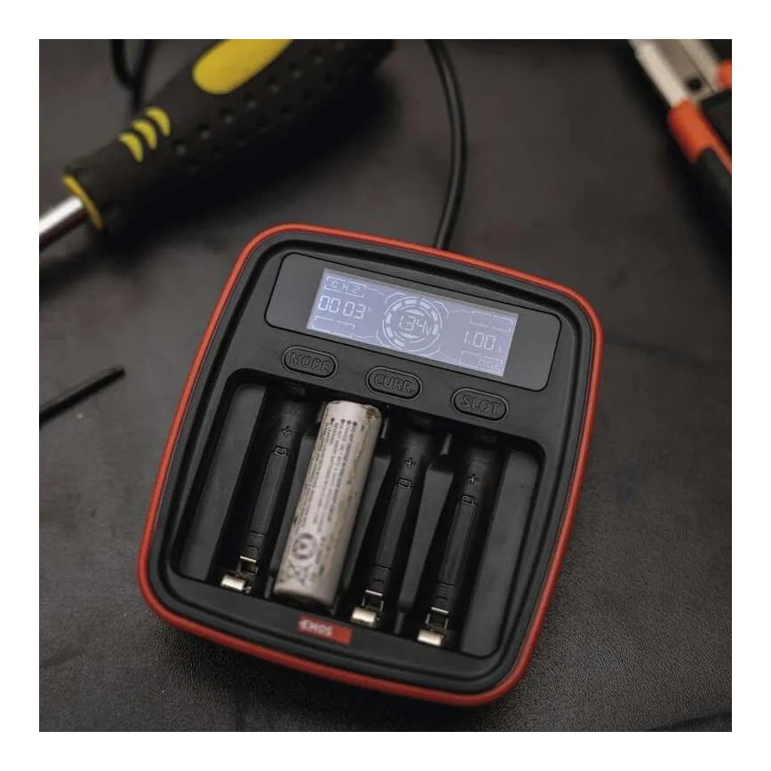 Cargador de baterías con pantalla LCD 4xAA/AAA 5V