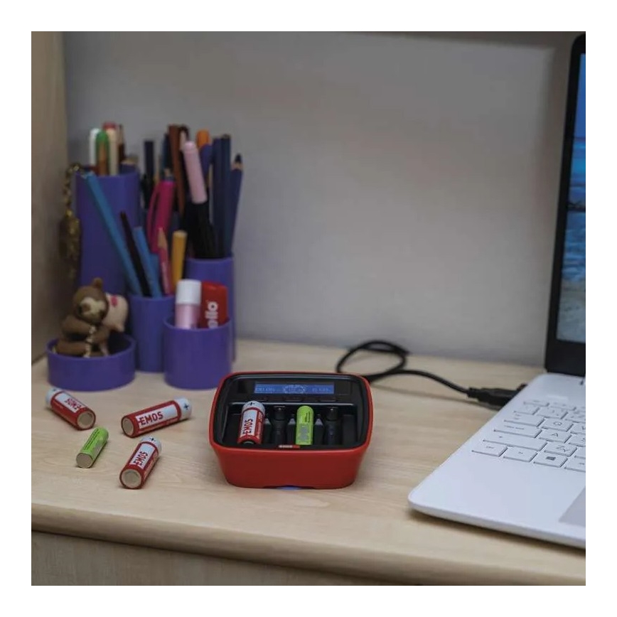 Cargador de baterías con pantalla LCD 4xAA/AAA 5V