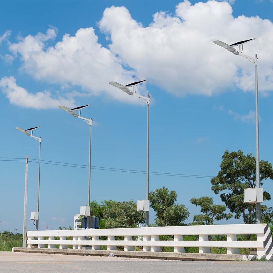 Farola solar LED regulable SAMSUNG CHIP LED/50W/6,4V 6000K IP65 30000 mAh + mando a distancia