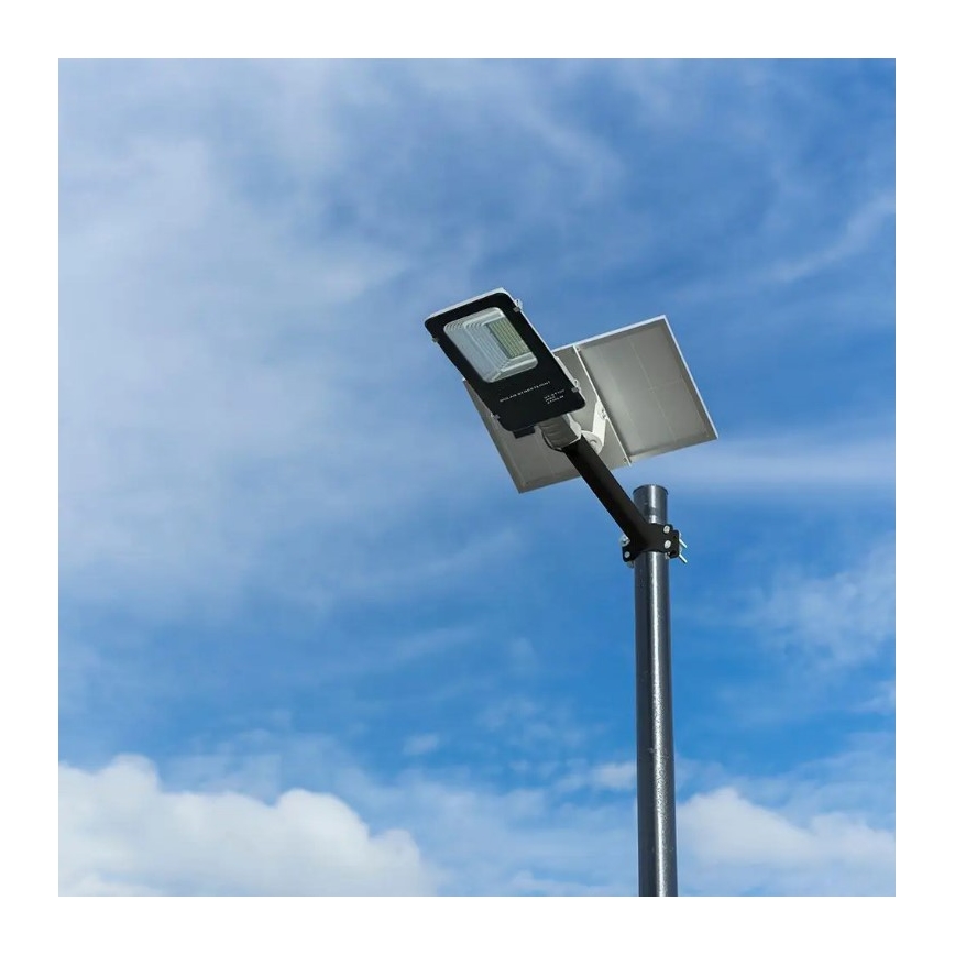 Farola solar LED regulable LED/50W/6,4V 6000K IP65 50000 mAh + mando a distancia