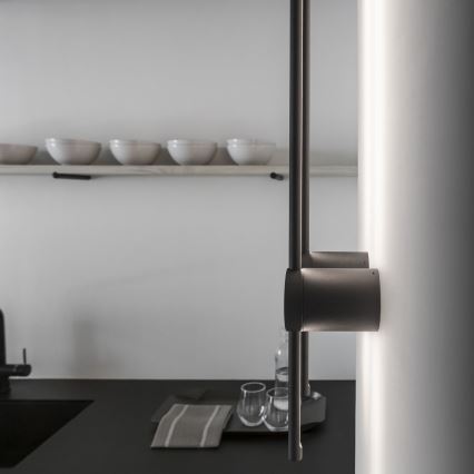 Ideal Lux - Aplique LED ESSENCE LED/12W/230V 3000K 70 cm CRI 90 negro