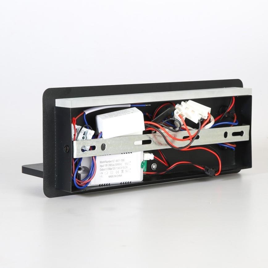 Immax 08287L - Foco LED de pared con estante, puerto USB y carga inalámbrica Be PREPARE LED/3W/230V + LED/3W negro