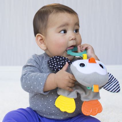 Infantino - Juguete de peluche con pingüino mordedor