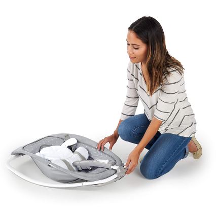 Ingenuity - Columpio para bebés con melodía CUDDLE LAMB 3xLR14