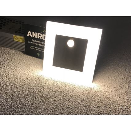 Iluminación LED de escaleras APUS con sensor LED/0,8W/12V 3000K