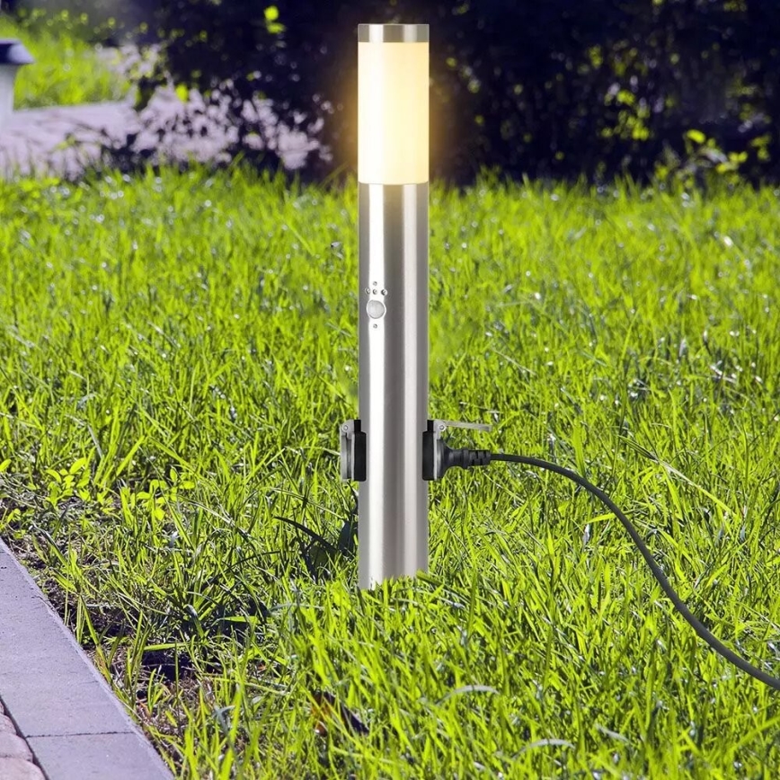 Lámpara exterior con sensor + 2 enchufes SCHUKO 1xE27/60W/230V IP44 60cm cromo mate