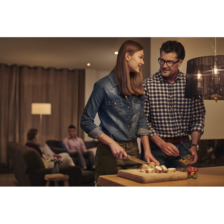 LED Bombilla regulable Philips Warm Glow E14/8W/230V 2200-2700K