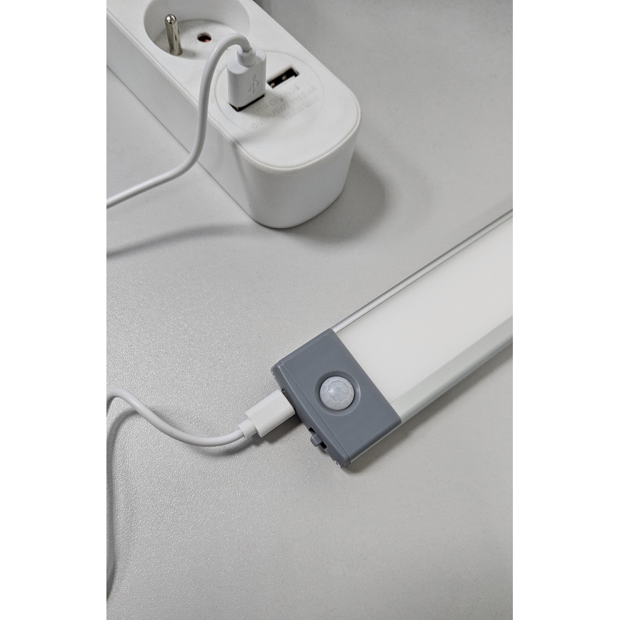 LED Iluminación para muebles recargable con sensor LED/2,5W/5V USB 800 mAh 4200K 32,5 cm