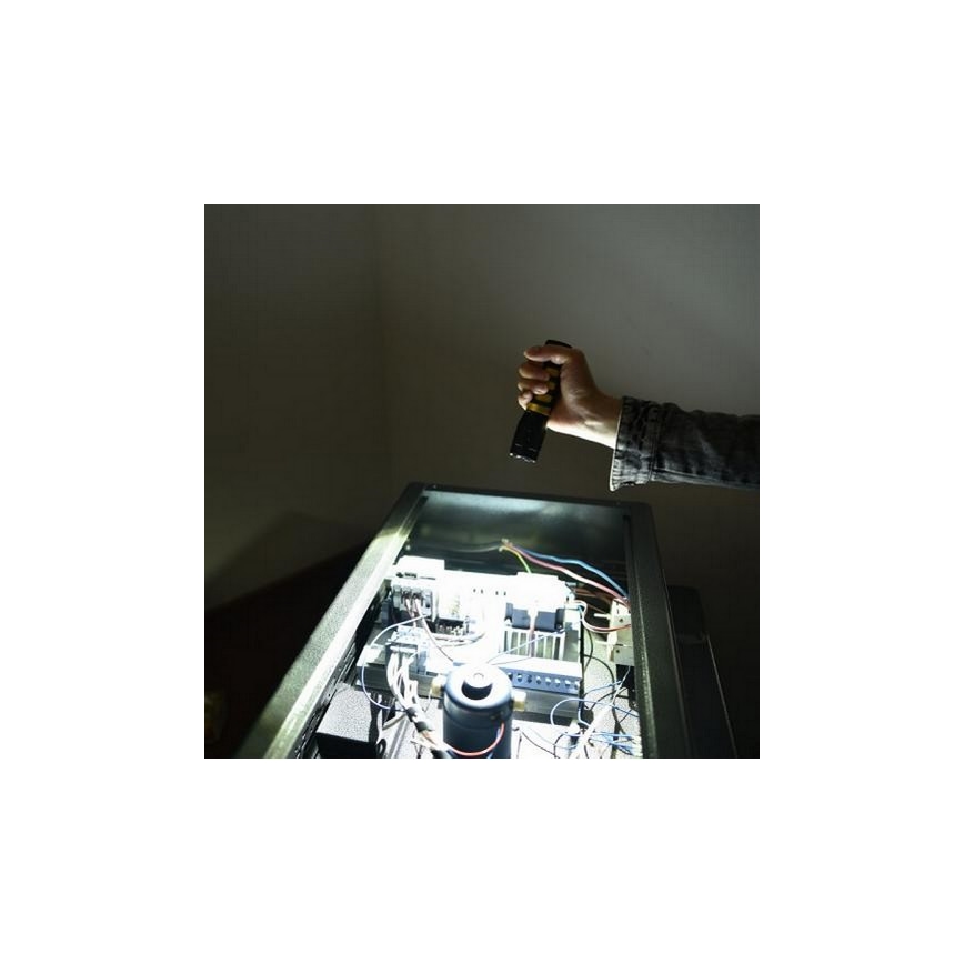 LED Linterna LED/5W/3xAAA