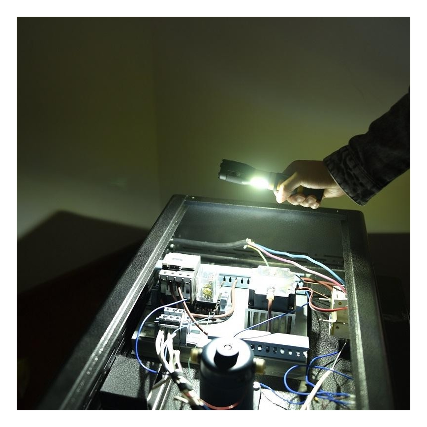 LED Linterna LED/5W/3xAAA