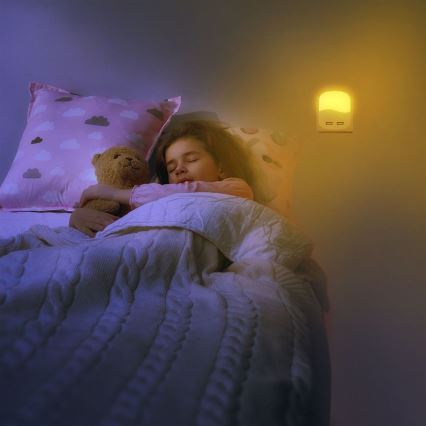 LED Luz nocturna de enchufe con sensor crepuscular 2xUSB LED/0,45W/230V 3000K