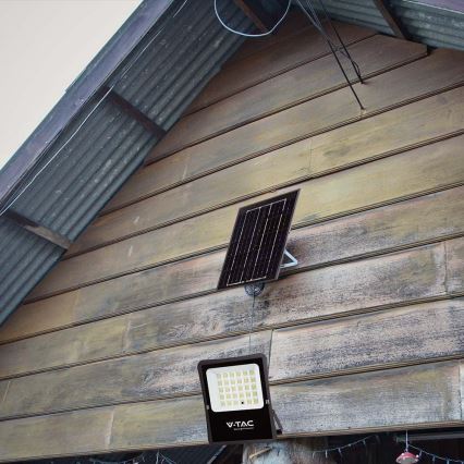 LED Proyector solar de exterior LED/20W/3,2V 6400K IP65 15000 mAh + control remoto