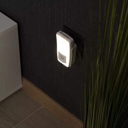 Ledvance - Lámpara de orientación LED con sensor LUNETTA LED/2W/230V