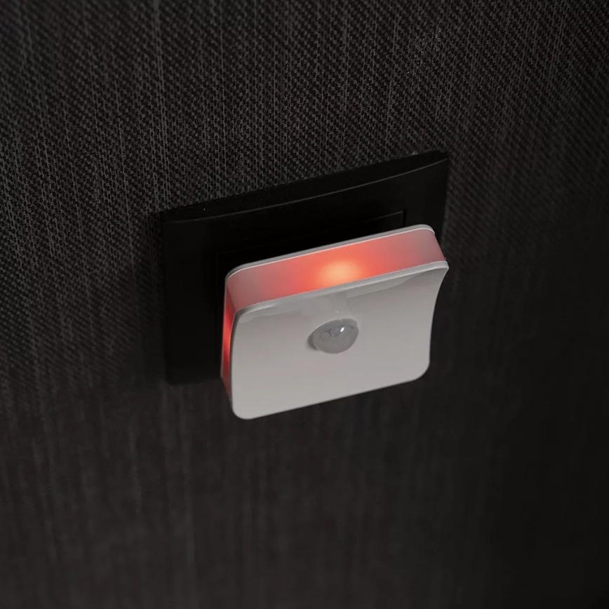 Ledvance - Lámpara de orientación LED RGB para enchufe con sensor LUNETTA LED/0,3W/230