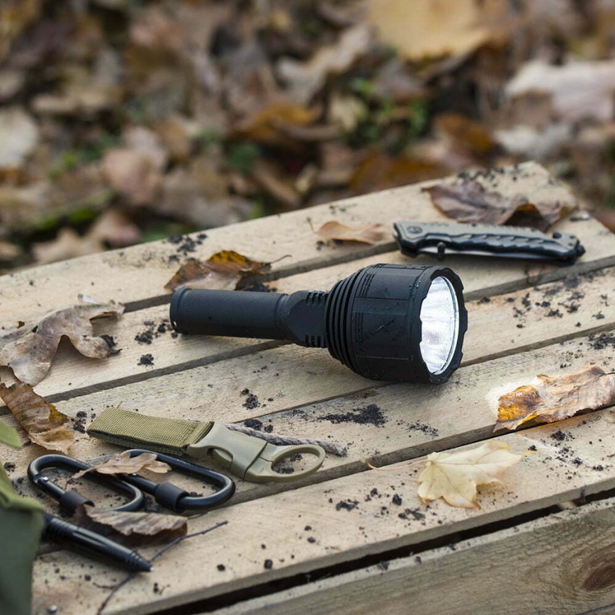 Linterna LED recargable y regulable LED/30W/5V IPX7 3000 brillante 4200 mAh