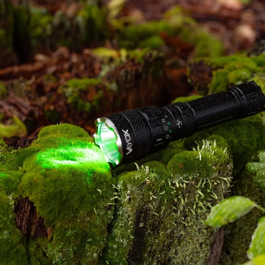 Linterna LED RGBW recargable y regulable LED/15W/5V IP66 1500 brillante 2000 mAh