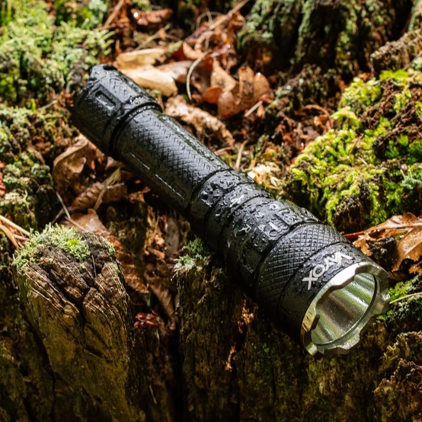 Linterna LED RGBW recargable y regulable LED/15W/5V IP66 1500 brillante 2000 mAh