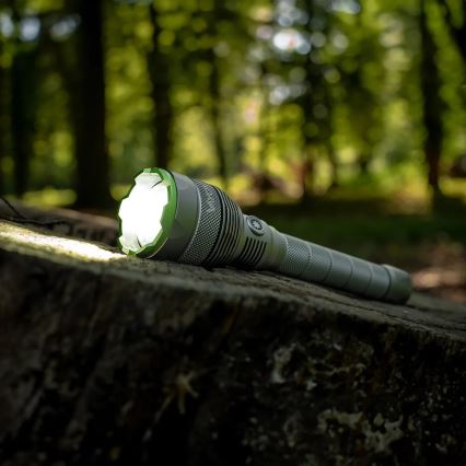 Linterna LED regulable recargable con función power bank LED/5V IPX7 10000 brillante 2600 mAh