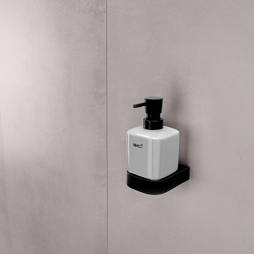 NIMCO NKC set-31K-T-90 - Dispensador de jabón de pared, soporte para cepillos de dientes y gancho de pared NIKAU 320 mm blanco/mate negro