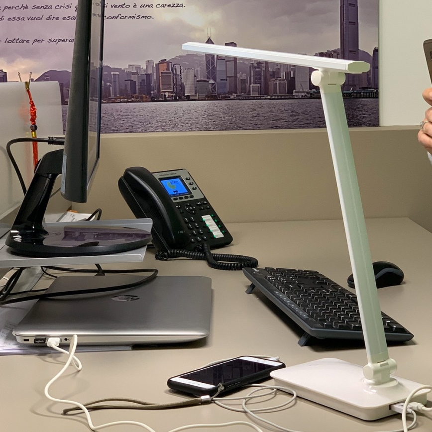 ONLI - Lámpara de mesa LED táctil regulable con USB portem DESKI LED/7W/230V 4000K blanco