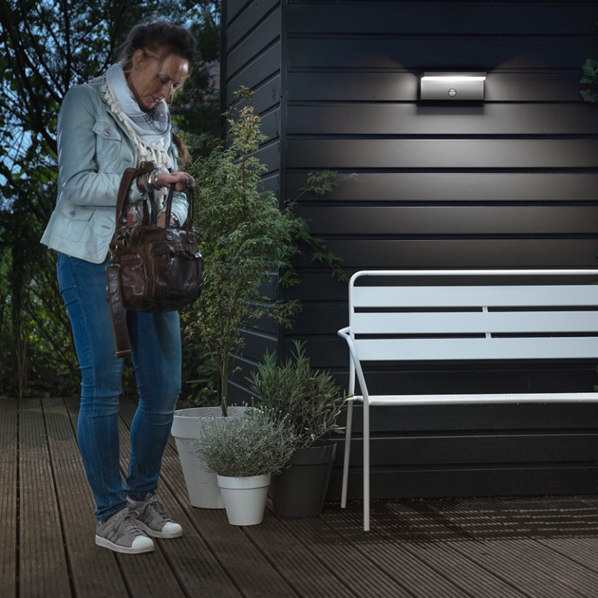 Philips 16484/93/P3 - Aplique LED exterior con sensor BUSTAN 2xLED/4,5W