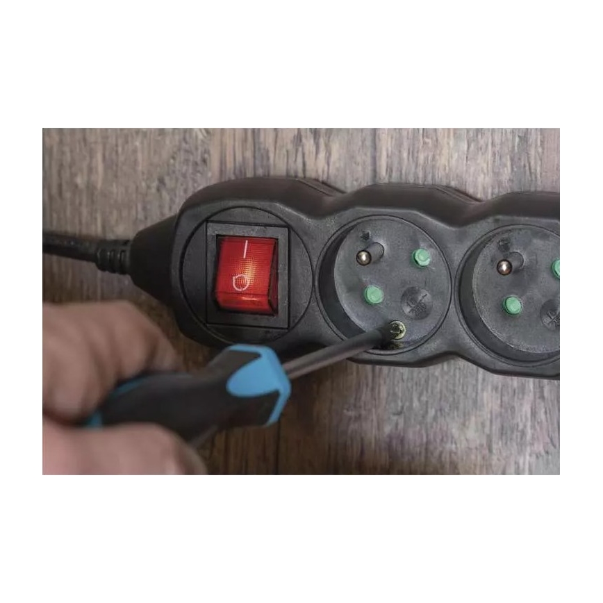 Regleta con interruptor 3Z 3m negro