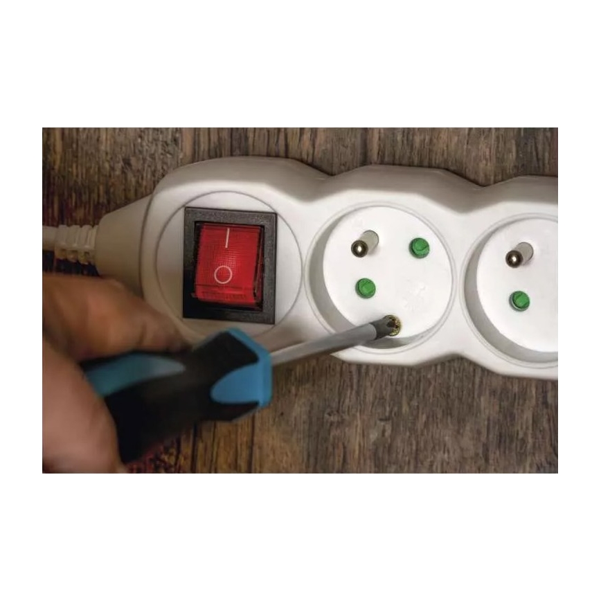 Regleta con interruptor 3Z 7m blanco