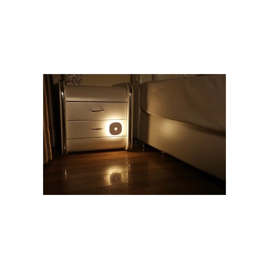 Lámpara LED de orientación con sensor LED/0,45W/3xAAA 3000K blanco