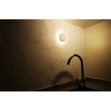 Lámpara LED de orientación con sensor LED/0,45W/3xAAA 3000K blanco