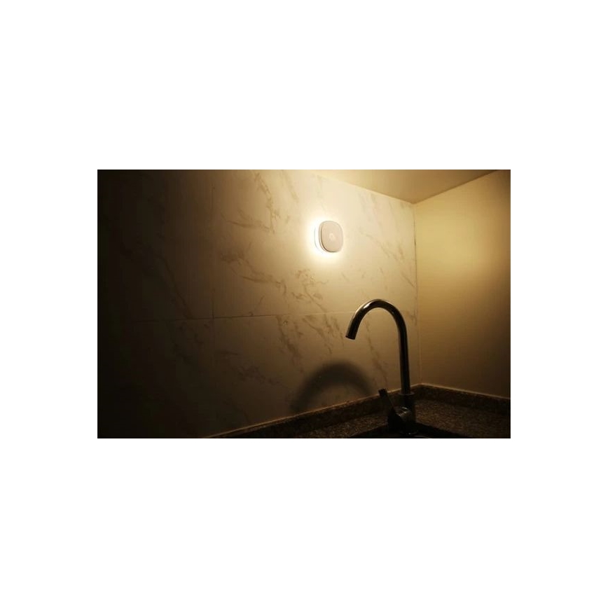 Lámpara LED de orientación con sensor LED/0,45W/3xAAA 3000K blanco