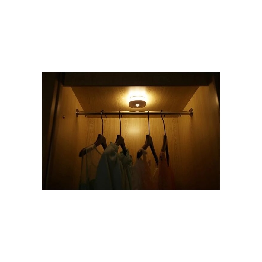 Lámpara LED de orientación con sensor LED/0,45W/3xAAA 3000K blanco