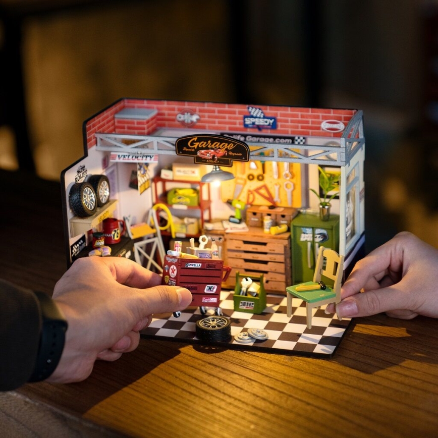 RoboTime - Casa en miniatura Garaje 2xAAA