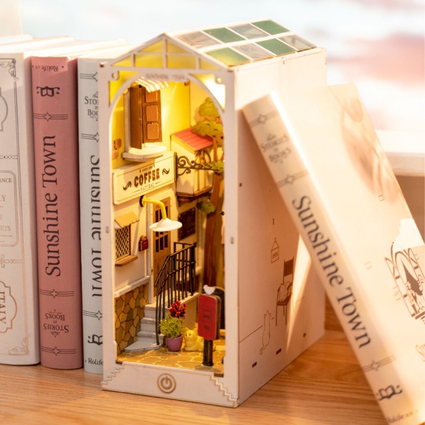 RoboTime - Sujeta-libros LED Pueblo Soleado 2xAAA.