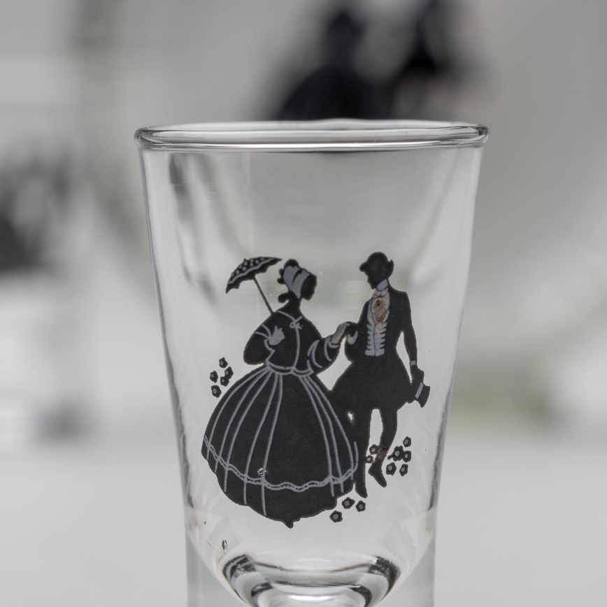 Set 1x botella de vidrio y 2x Vaso de chupito transparente con un motivo de danza