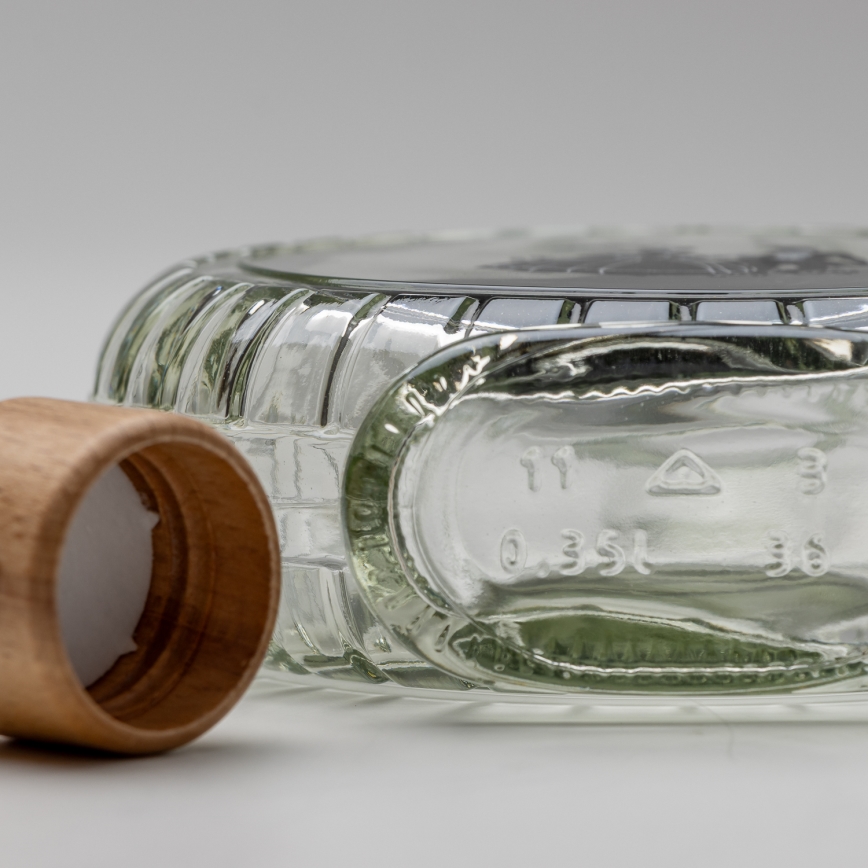 Set 1x botella de vidrio y 2x Vaso de chupito transparente con un motivo de danza